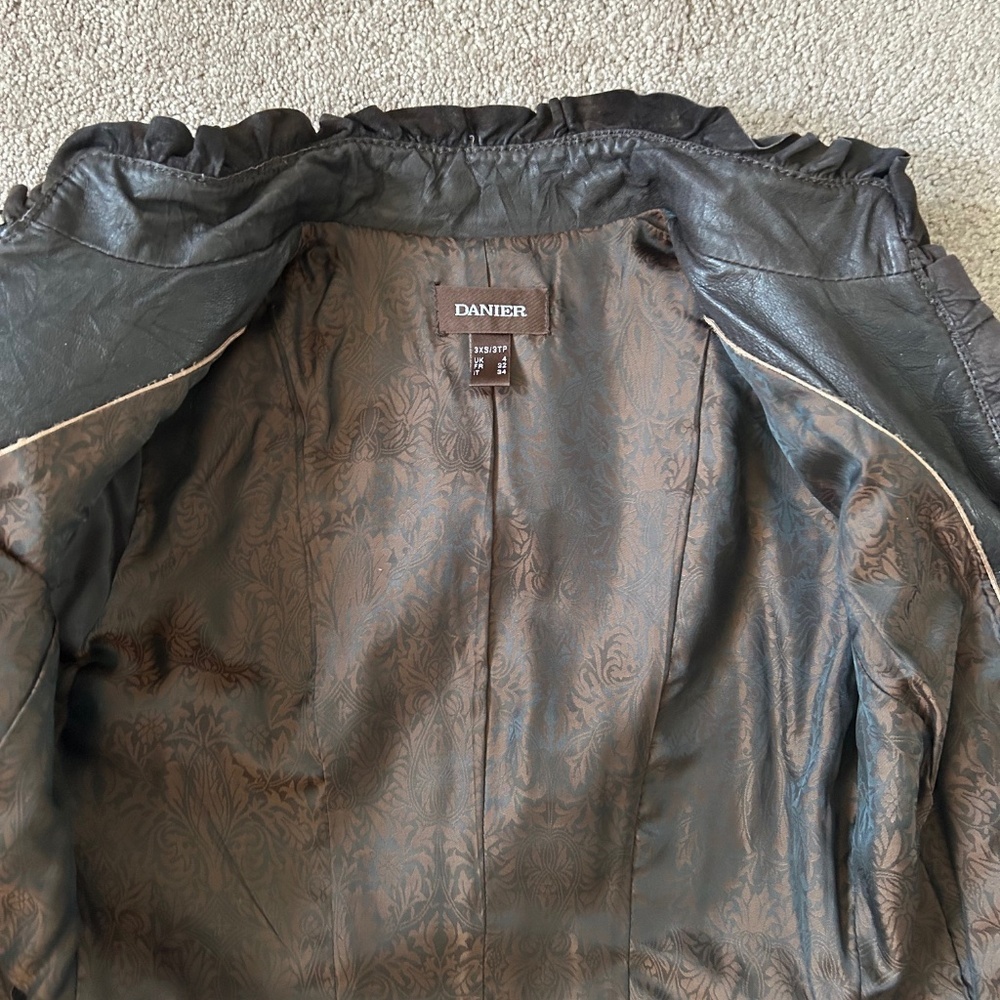 Ladies Danier Leather Jacket Size XS - Picture 11 of 12